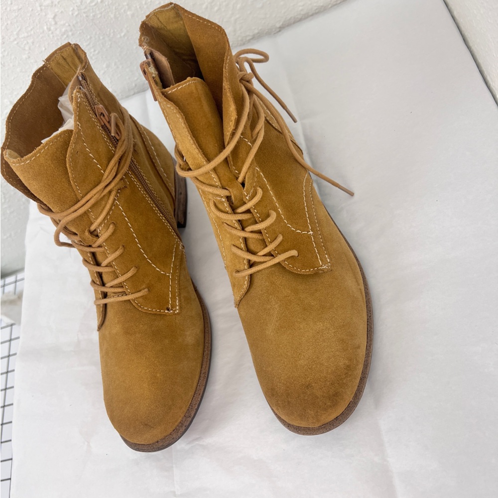 Earth Origins Adara Bootie  suede women size 11